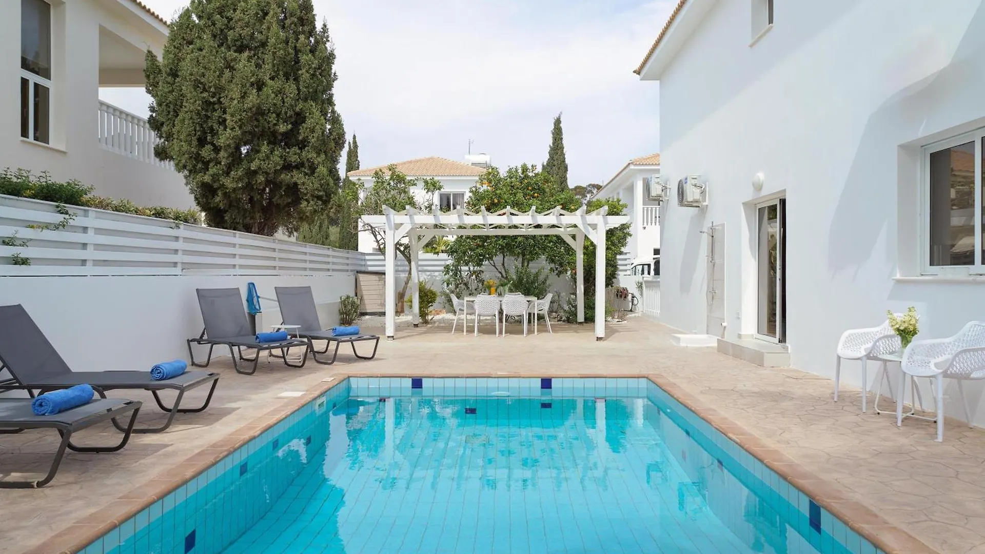 Luxvillasrentals Ajia Napa Willa